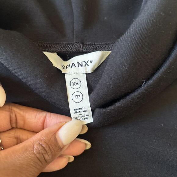 Spanx Air Essentials Tunic Sweater Women's XS Black Long Sleeve Turtleneck Slit - Picture 5 of 7